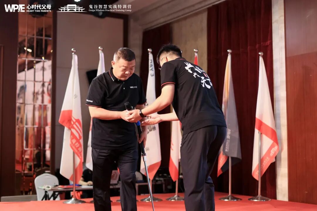 同样被老师批评了,为什么有的孩子没事,有的孩子却不愿上学了?