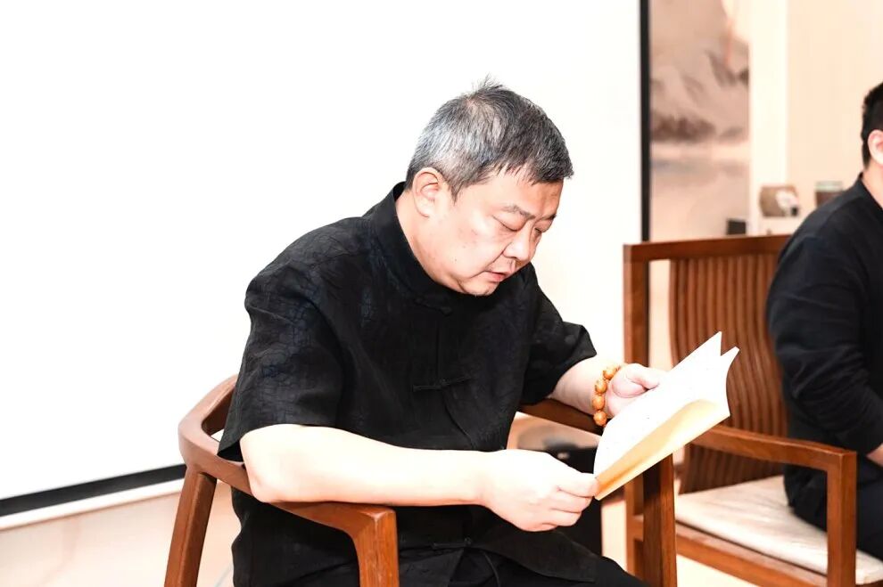 【纪琼院长实操班】一位大姐在课堂现场上哭泣,纪琼院长:“别给她递纸!让她哭!”