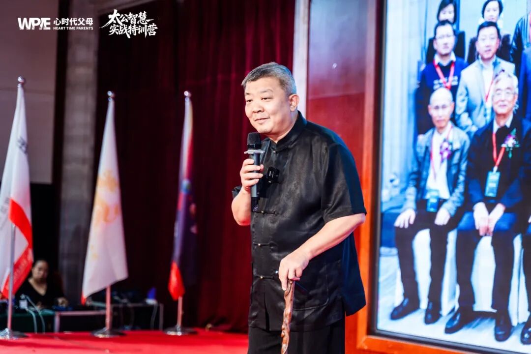 “王纪琼院长,有人老是笑话我,还对我竖中指,我不知道该怎么办了......”八岁男孩委屈的求助纪琼院长