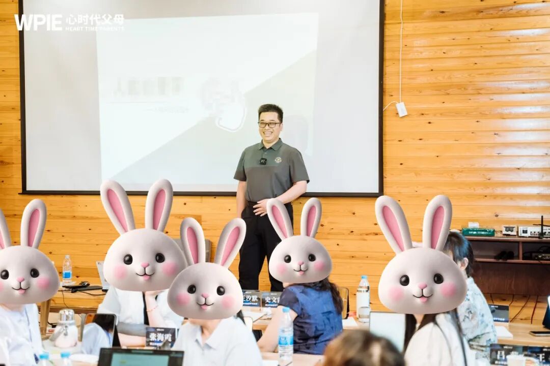 【海勇老师学习军师方案班 · 中级】“孩子就是小动作多!”别乱骂,那是孩子专注的“加速器”!