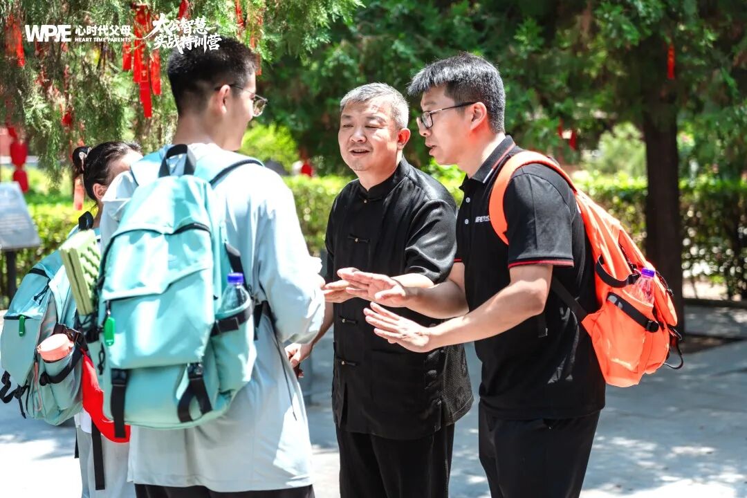 作业忘带,家长比娃还急?——包办型父母养出“巨婴”,赋能型父母养出“强者”