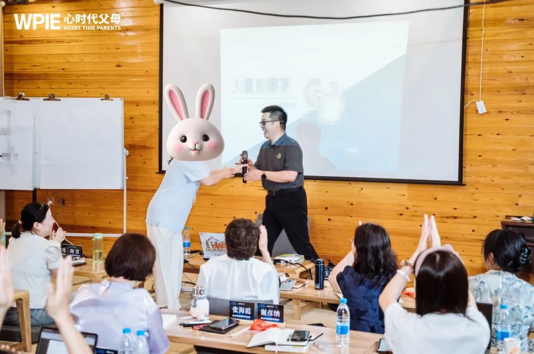 【海勇老师学习军师方案班 · 中级】“孩子就是小动作多!”别乱骂,那是孩子专注的“加速器”!