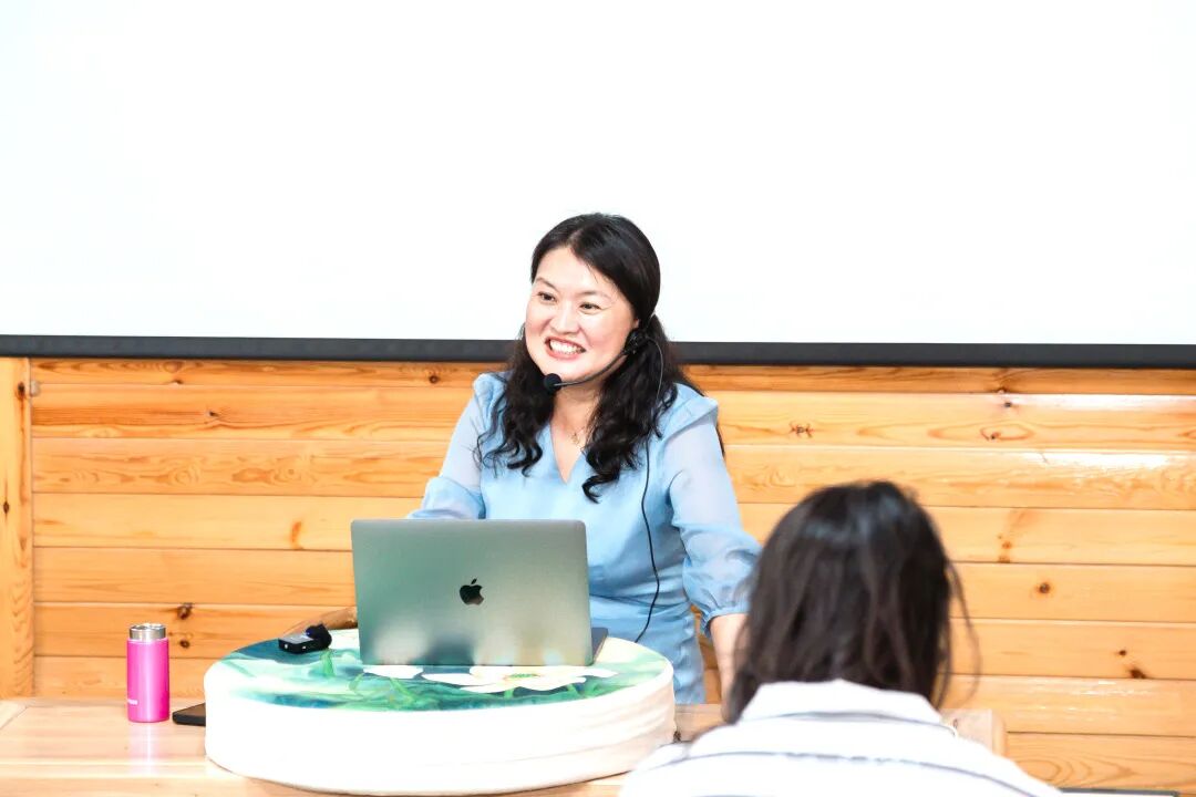 【文聪老师女性力量初级班】“孩子一靠近,我就想逃”——不会爱的妈妈和两个沉默的孩子......