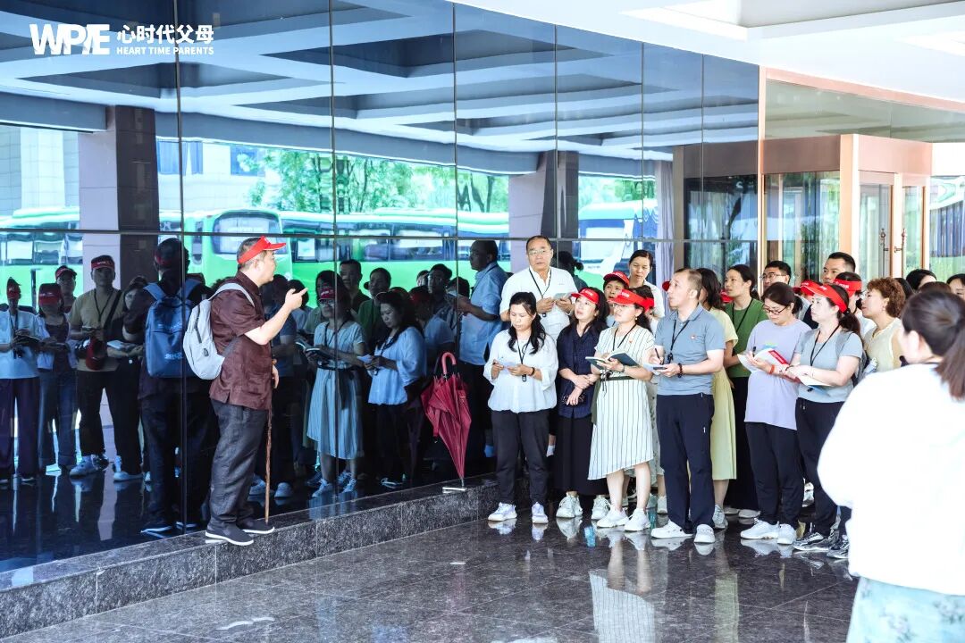 【咱们的故事】从建筑玻璃到心灵灯塔——邱松建老师:“陪孩子长大的路上,我也经历了第二次成长!”