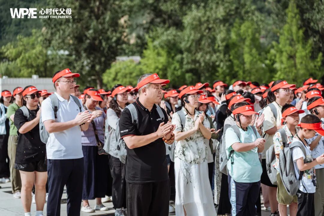 初一班长被全班辱骂,结果她拿出一喇叭......结局太解气了!
