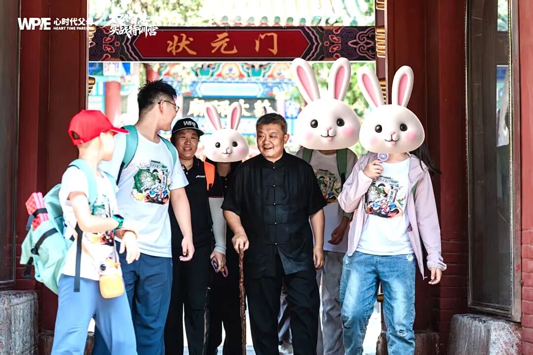 作业忘带,家长比娃还急?——包办型父母养出“巨婴”,赋能型父母养出“强者”