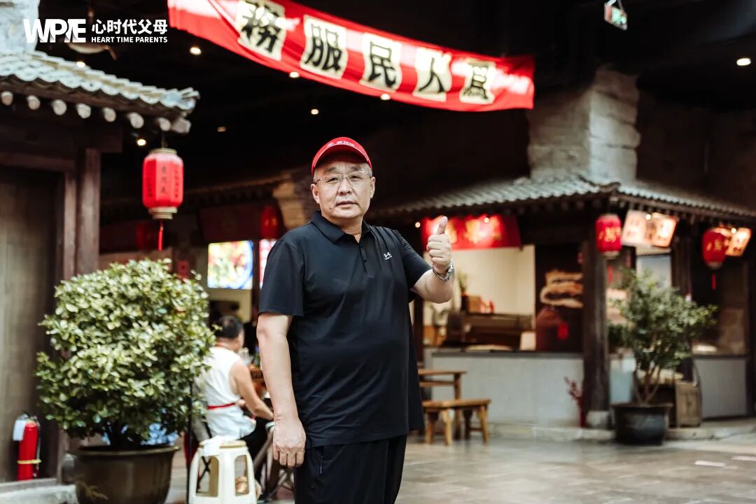 【咱们的故事】从建筑玻璃到心灵灯塔——邱松建老师:“陪孩子长大的路上,我也经历了第二次成长!”