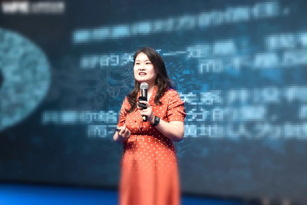 【文聪老师女性力量初级班】那个在学校办公室甩脸色的女人,是什么原因让她下楼三阶猛然折返?