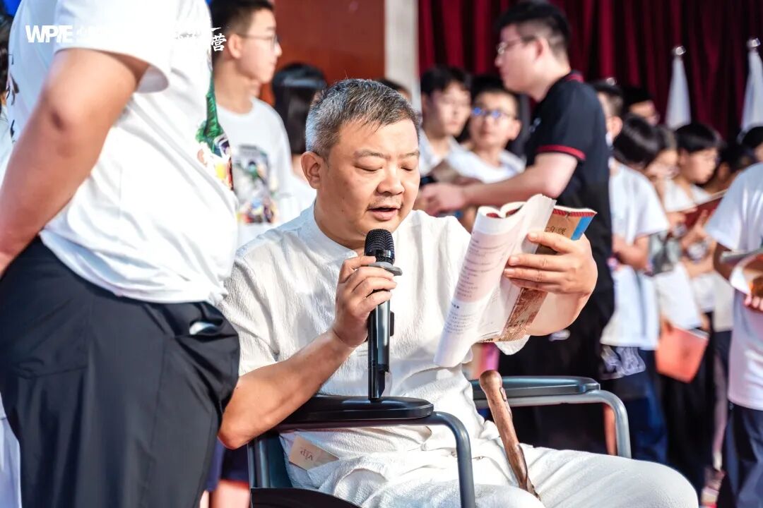 初一班长被全班辱骂,结果她拿出一喇叭......结局太解气了!