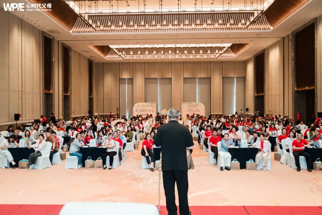 【纪琼院长导师班】“我一发火,儿子就忍不住咬被子.....我该怎么办?”一位母亲在课程现场求助纪琼院长