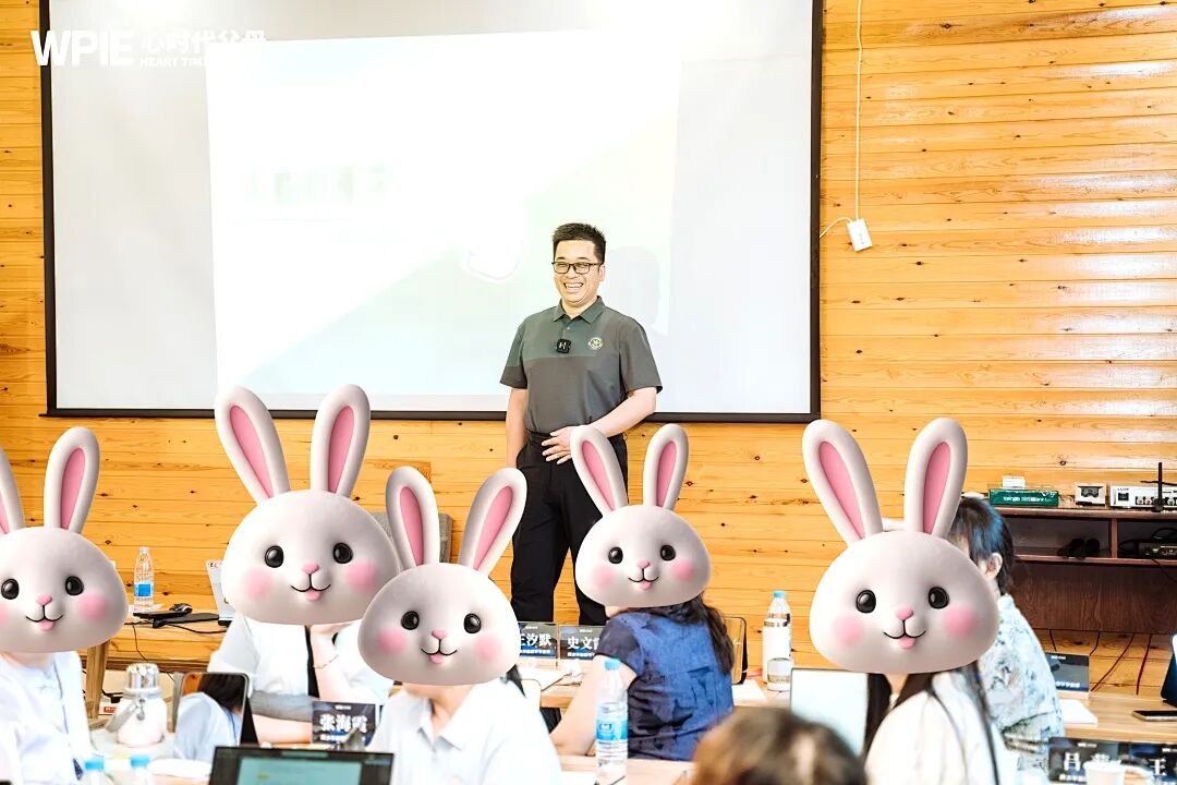 【纪琼院长人生规划导师班】妻子:“为什么不给我买贵的衣服,你是不是觉得我不配!”