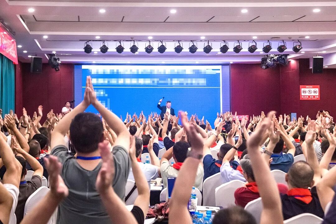 【咱们的故事】高三儿子濒临休学,丈夫熄灭职业心火:一篇文章点燃了家庭的希望!