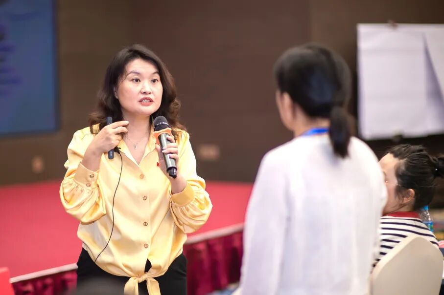 【文聪老师女性力量中级班】直播间集体劝女生快跑，文聪老师罕见直言：“这样的男人还不分？”