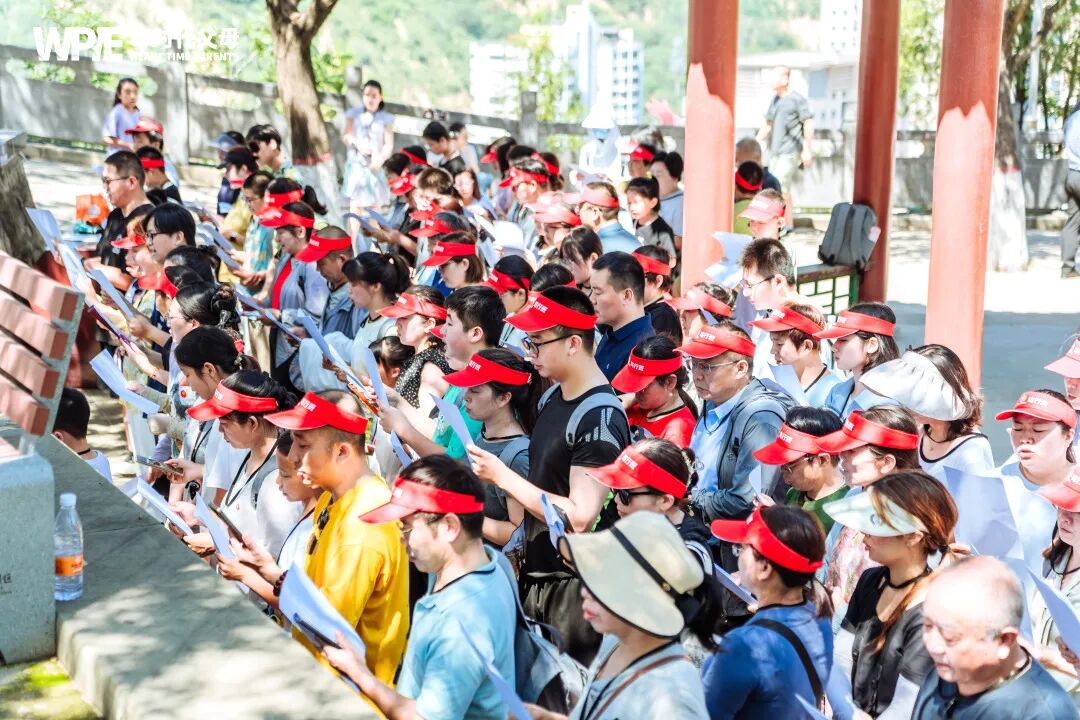 “爸!我恶心数学老师,不想学数学了!”“不,孩子,你恶心的其实是......”