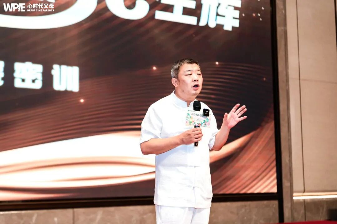 【纪琼院长人生规划导师班】父母吵架、写作业被打、拒绝上学、生病吃药.....这个孩子从出生到长大成人,都经历了什么?