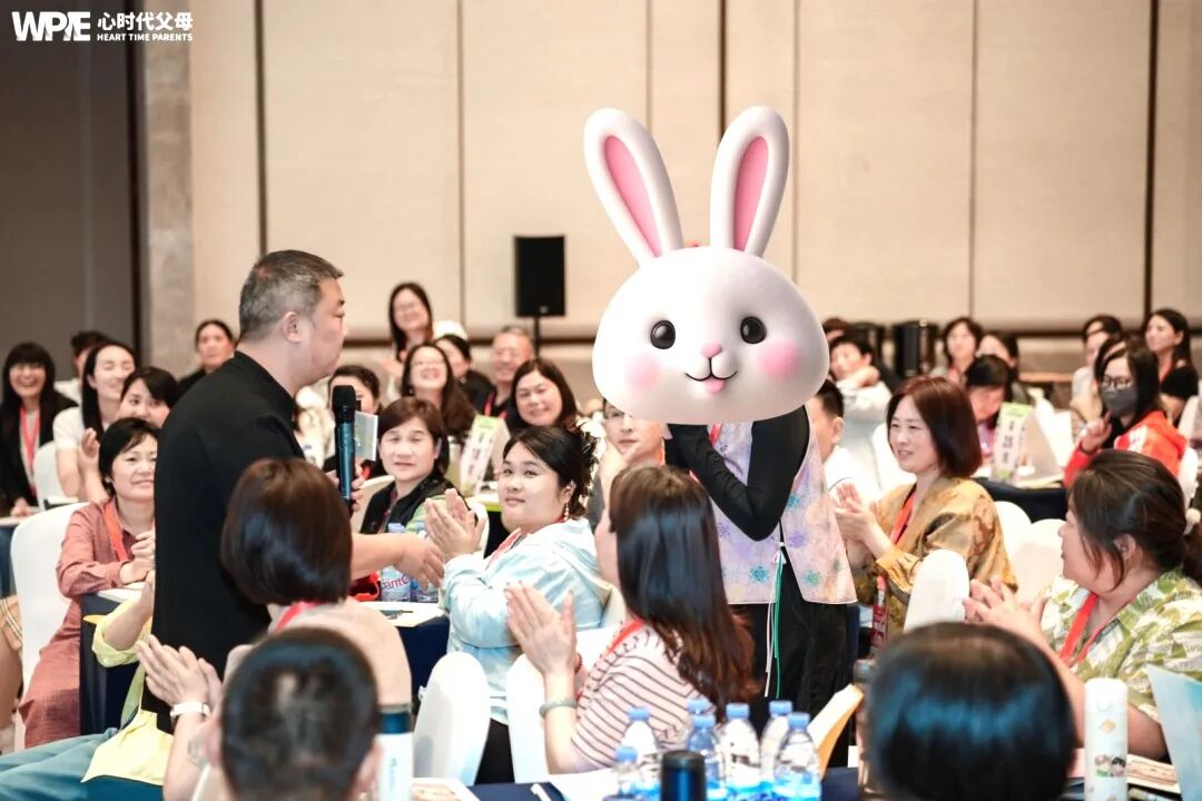 【纪琼院长人生规划导师班】从提菜刀向家人,到手捧鲜花谢师恩!——拿菜刀解决问题的男人为何会突然改变 ?