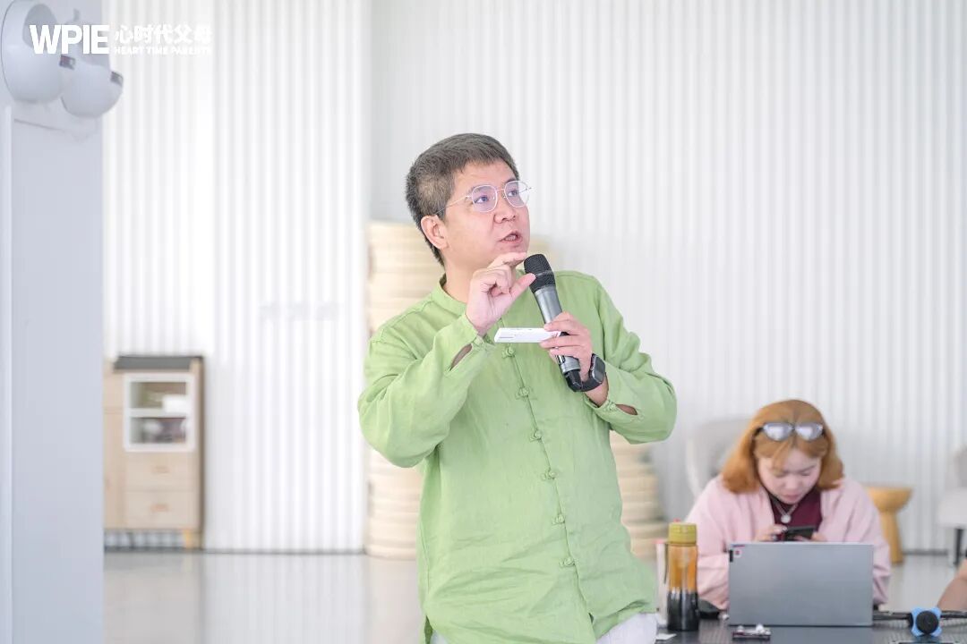 那场麻将局,为何比我的生死更重要?——麻将桌上的父亲,无望的母亲和一个病危的孩子