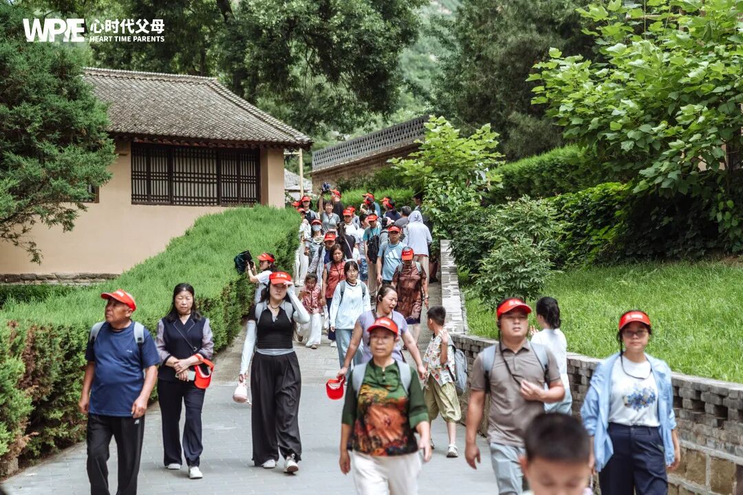 【纪琼院长家庭系统教育方案实操班】“他们砸烂了卧室门,也砸碎了我的上学梦” ——一个休学高中生的独白