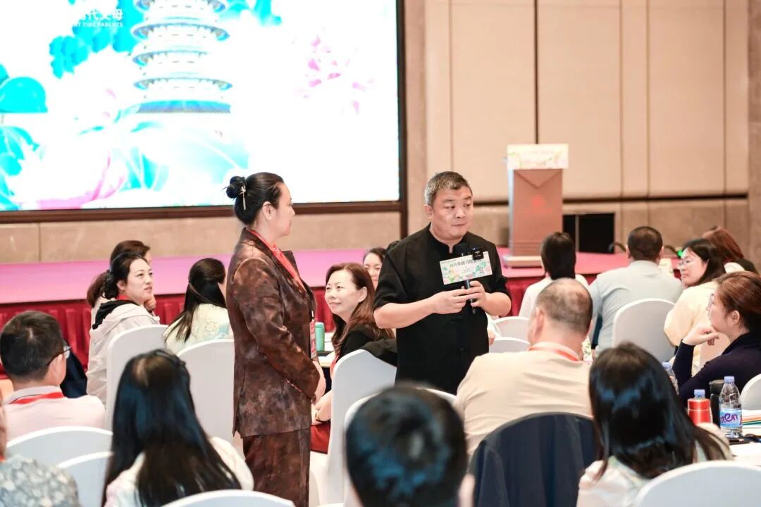 【纪琼院长家庭系统教育方案实操班】电梯里的“屁事”考卷——你选“清白”,还是选“前程”?