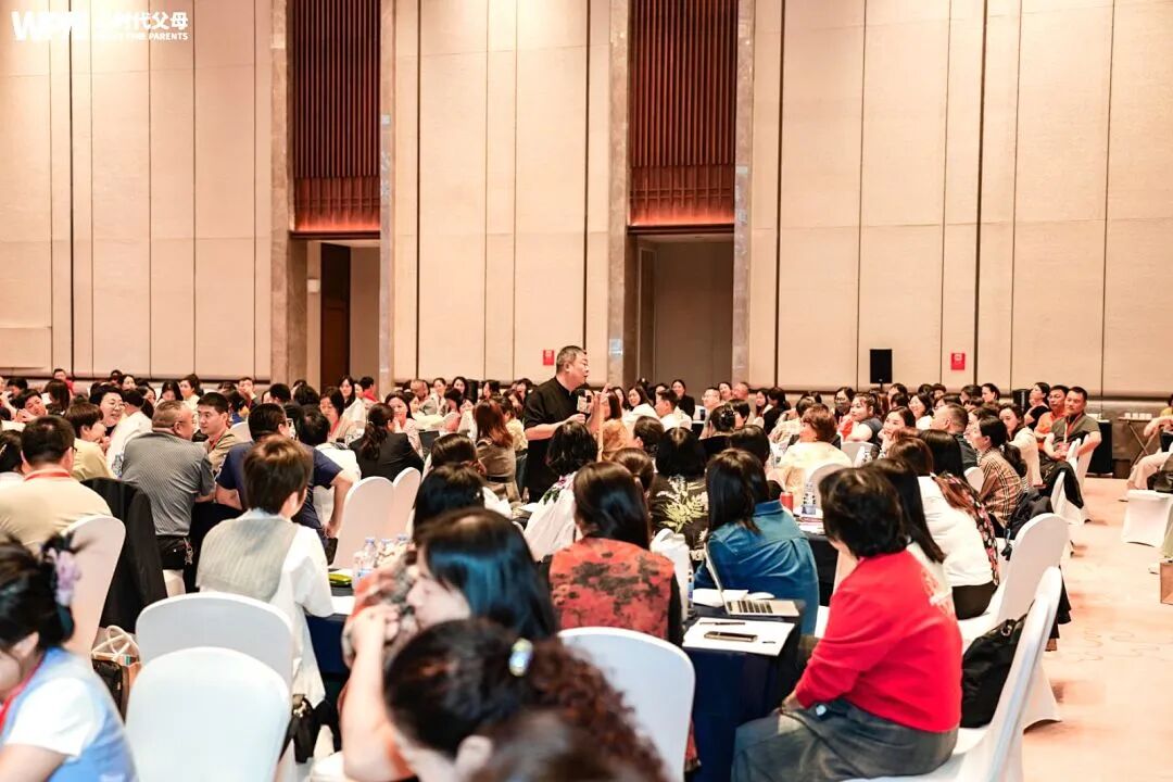 【纪琼院长家庭系统教育方案实操班】电梯里的“屁事”考卷——你选“清白”,还是选“前程”?