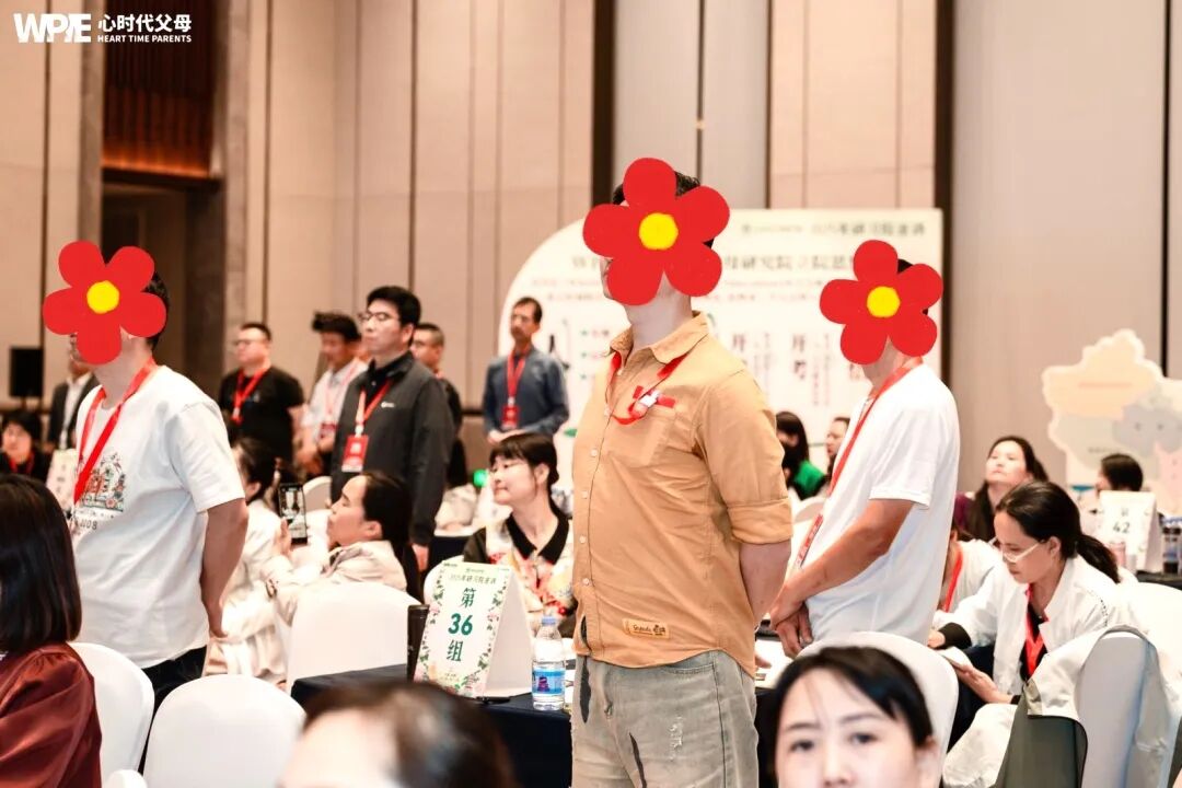 【纪琼院长家庭系统教育方案实操班】电梯里的“屁事”考卷——你选“清白”,还是选“前程”?