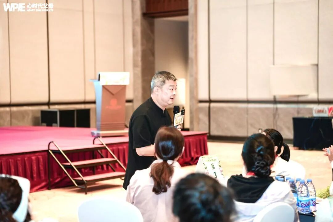 【纪琼院长家庭系统教育方案实操班】电梯里的“屁事”考卷——你选“清白”,还是选“前程”?