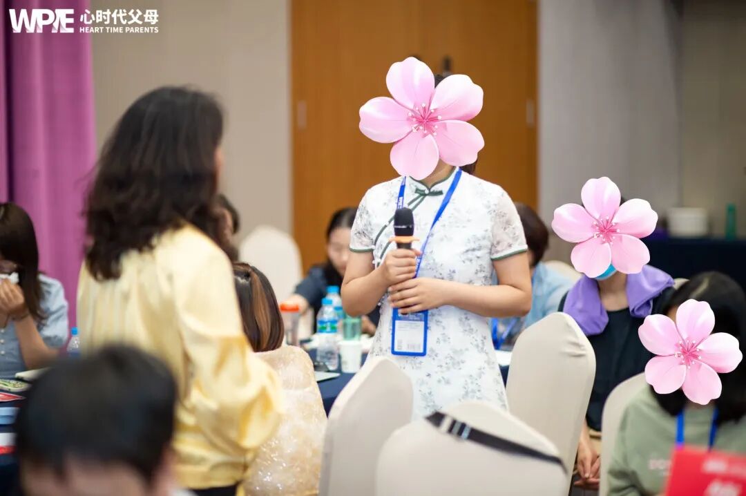 那句“妈妈连一瓶矿泉水都舍不得买,却给你买了名牌鞋”,到底是在爱孩子还是在为“自我感动”买单?