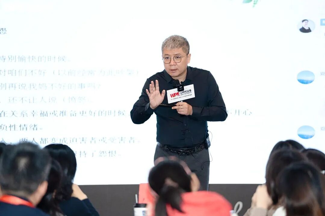 女儿崩溃大哭:“为什么我讨厌的人比我考得好?” 王克老师的回答,让在场所有学员震惊!