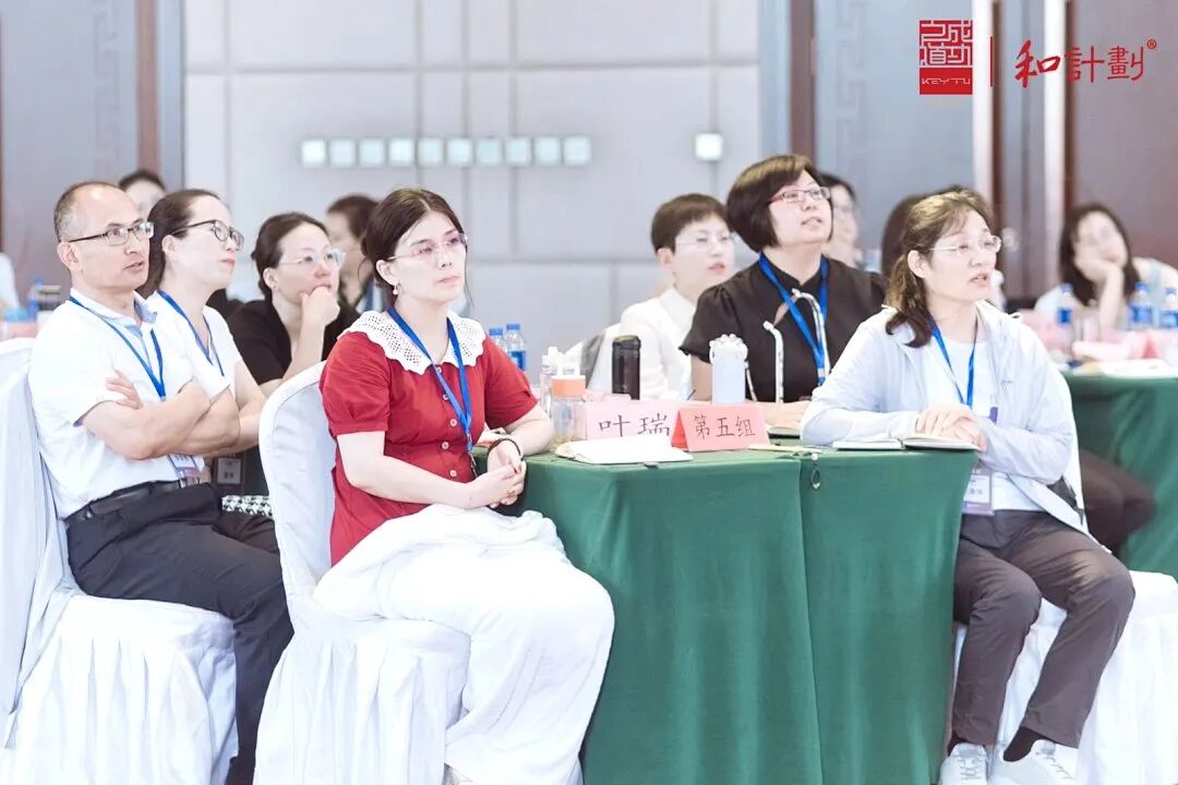 【家庭生态导师班】“妈妈,下次我要考100分!”“你能考100分?打死我都不信!”——有多少孩子被父母的“实话”毁掉