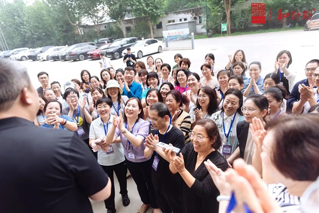 【家庭生态导师班】“妈妈,下次我要考100分!”“你能考100分?打死我都不信!”——有多少孩子被父母的“实话”毁掉