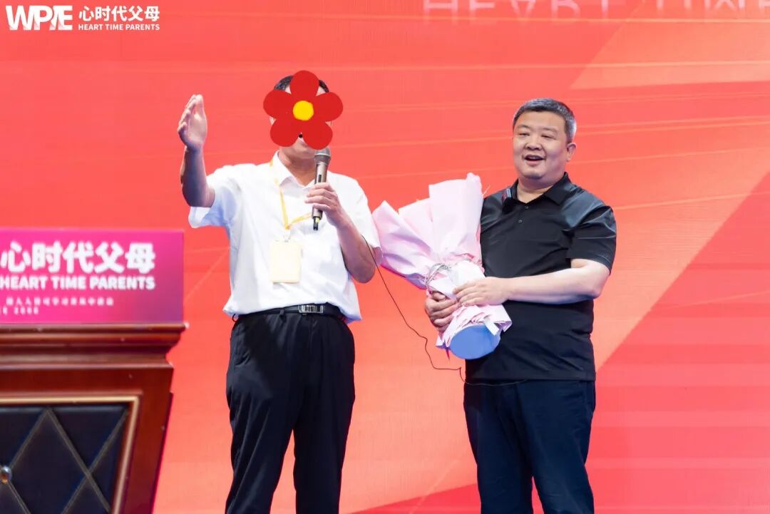 老师没收孩子的象棋奖励给别的同学,孩子愤怒又受伤,家长该怎么疏导?