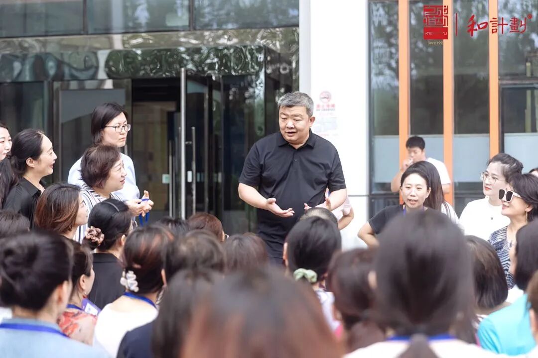 【家庭生态导师班】“妈妈,下次我要考100分!”“你能考100分?打死我都不信!”——有多少孩子被父母的“实话”毁掉