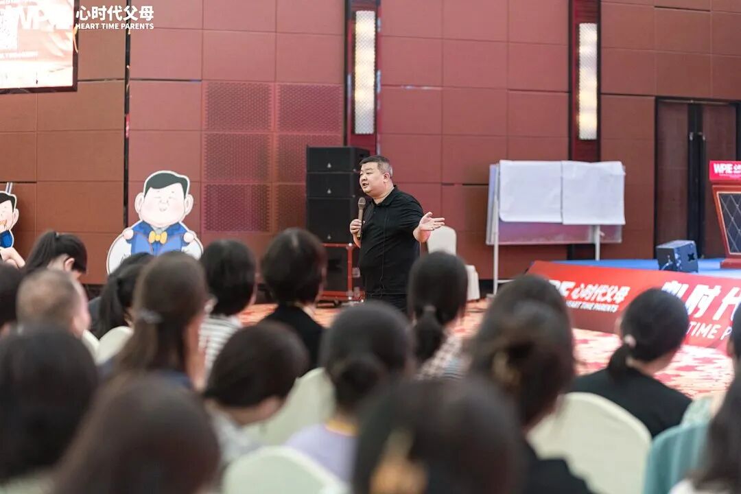 老师没收孩子的象棋奖励给别的同学,孩子愤怒又受伤,家长该怎么疏导?