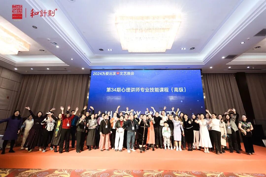 孩子休学在家,家长该不该收手机?——心时代老师们“观点打架”,我该听谁的?