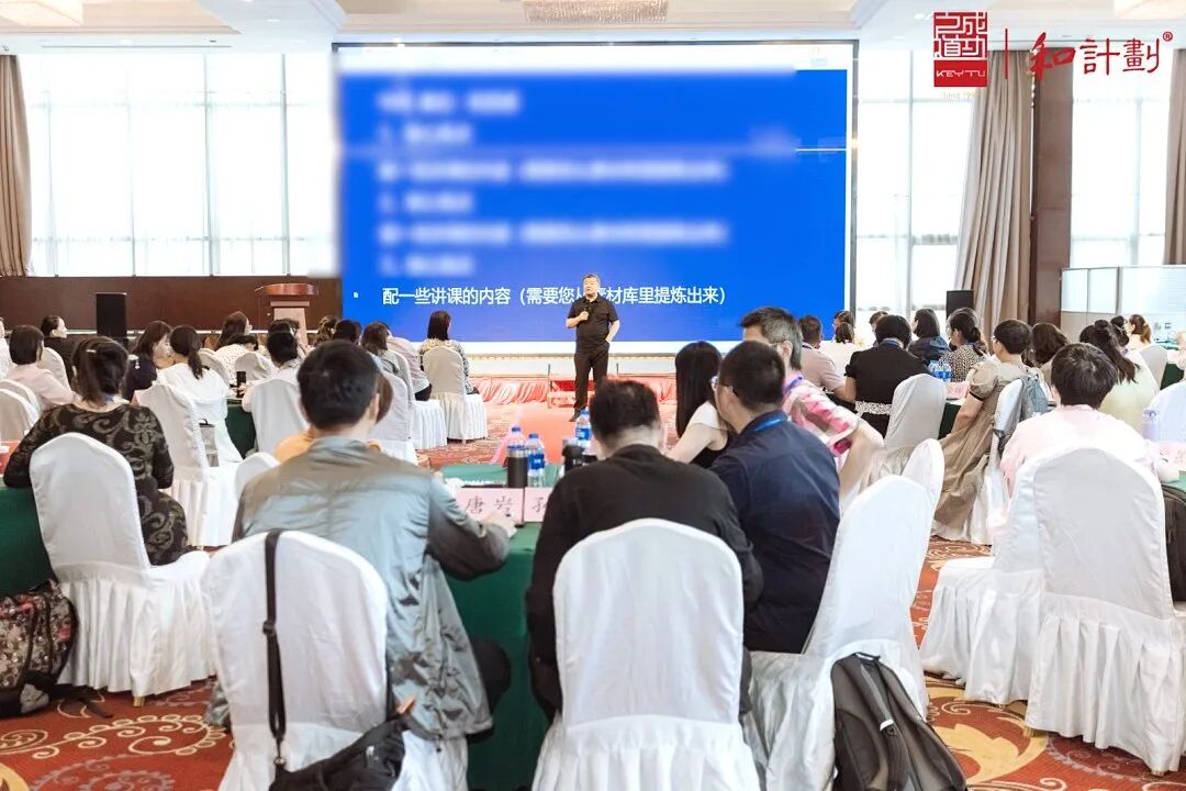 孩子休学在家,家长该不该收手机?——心时代老师们“观点打架”,我该听谁的?