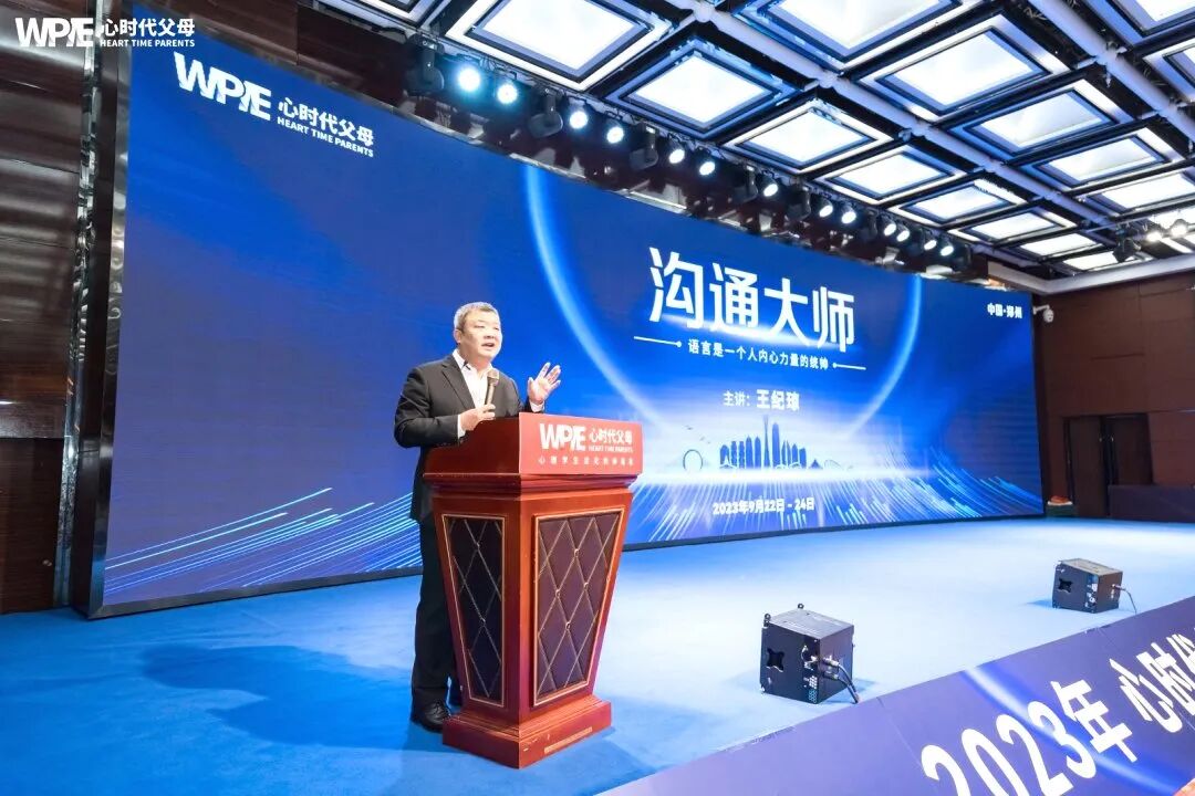 孩子休学在家,家长该不该收手机?——心时代老师们“观点打架”,我该听谁的?