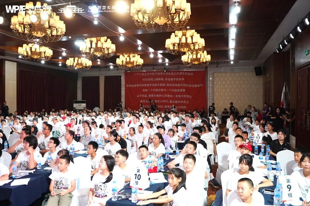 职场人际的清醒认知——同事的“不悦”是他的不适,你的“愧疚”是权力的馈赠