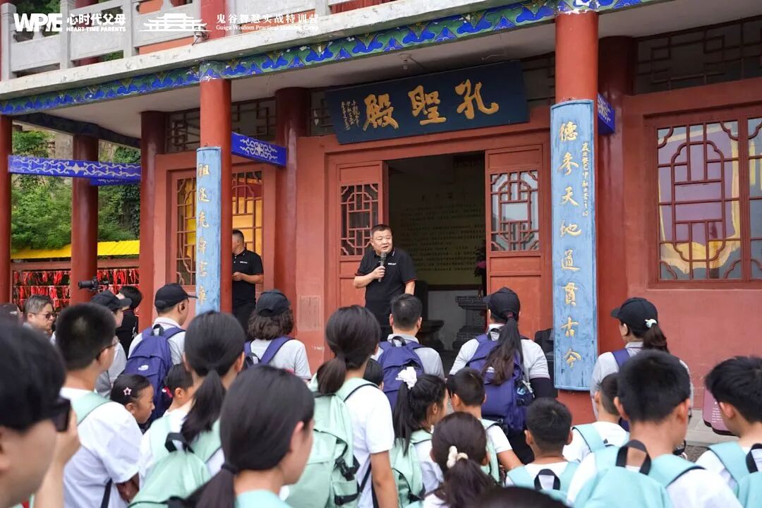 职场人际的清醒认知——同事的“不悦”是他的不适,你的“愧疚”是权力的馈赠