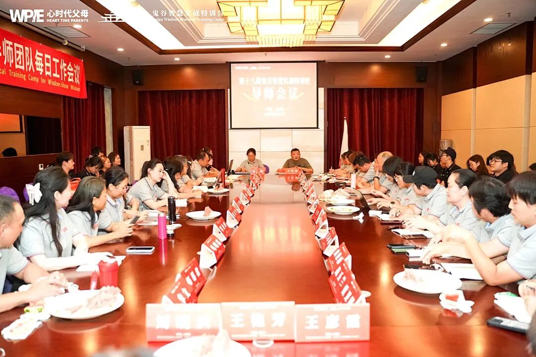 职场人际的清醒认知——同事的“不悦”是他的不适,你的“愧疚”是权力的馈赠