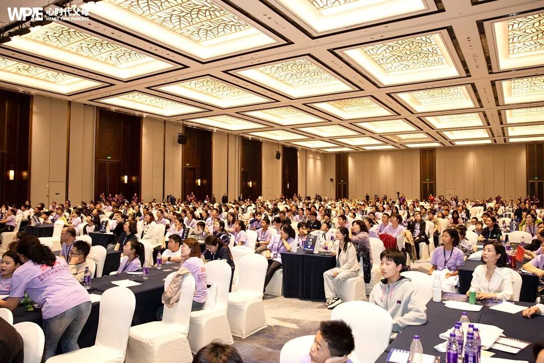 【金麒麟青少年成长系统】父亲兄长在指责,儿子却说:“妈,别难过,我陪你!”——这是我服务的“金麒麟”孩子,发来的最美的信息