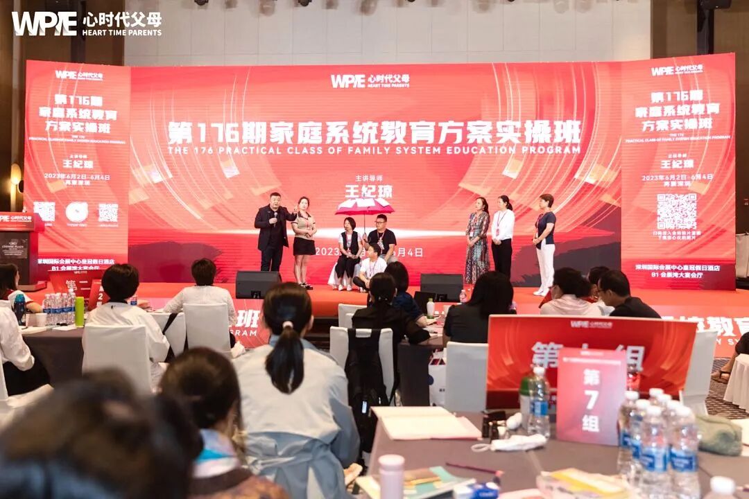 【家庭生态导师班】一位母亲哭着诉说:“我也不知道为啥他就不去上学了?”王纪琼院长一针见血的反问:“你真的不知道吗?”