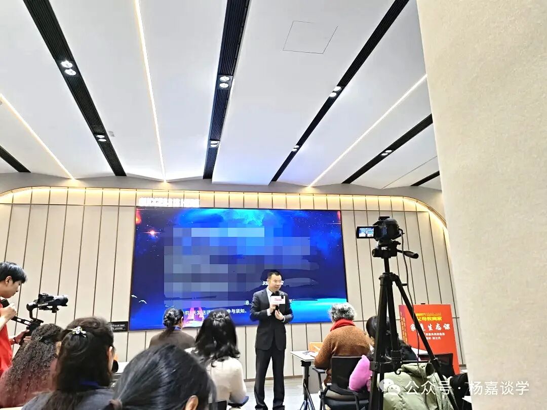 成都这场家庭生态赋能会——83岁的陈妈妈:“你给孩子留下的是房产,还是面对无常时上扬的嘴角?”