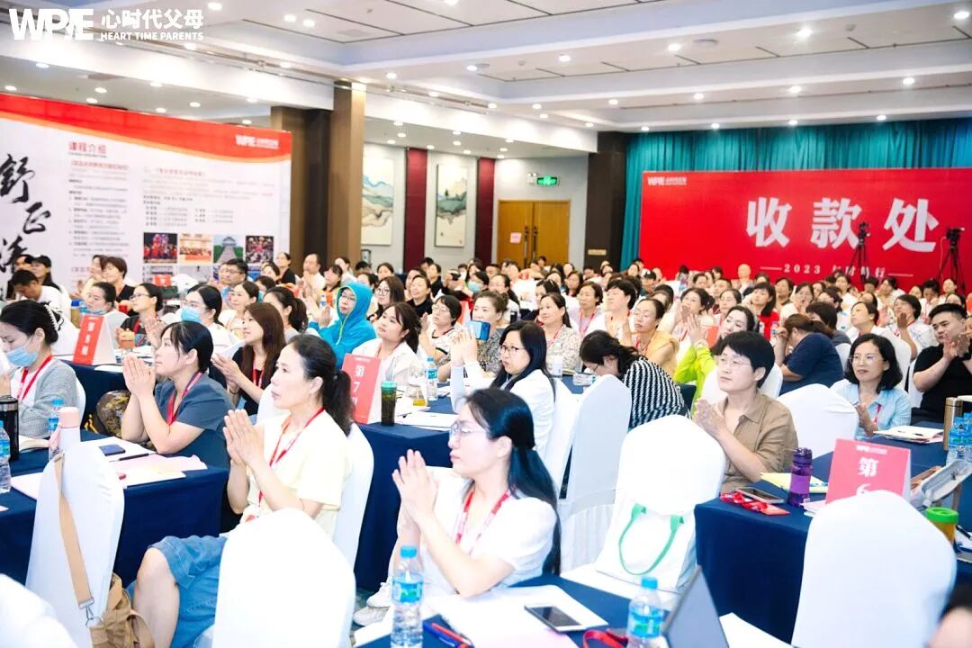 成都这场家庭生态赋能会——83岁的陈妈妈:“你给孩子留下的是房产,还是面对无常时上扬的嘴角?”