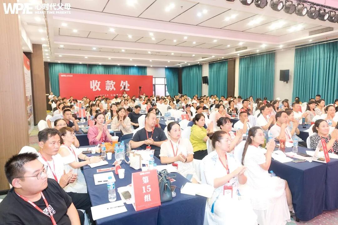 成都这场家庭生态赋能会——83岁的陈妈妈:“你给孩子留下的是房产,还是面对无常时上扬的嘴角?”