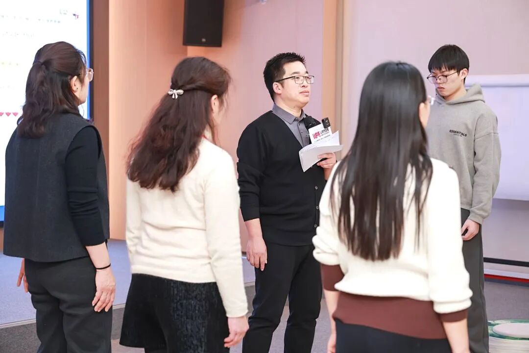 【青少年心理学专业课】孩子已经上了初中,家长学习家庭教育还来得及吗?