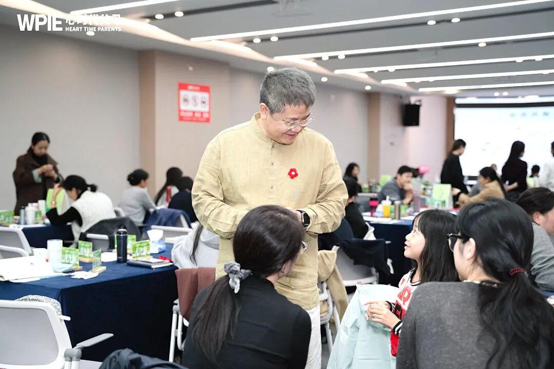 孩子借红领巾要不回来?王克老师说:“红领巾借出去要不回来不是一件小事儿,也不是一件‘破事儿’,而是......”