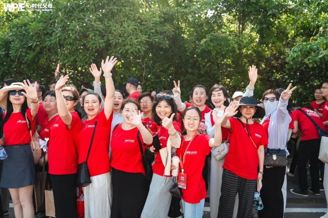 【纪琼谈家读书慧】孩子返校带手机,爸爸在班群当场揭发——一部手机,如何毁掉一个高一孩子的尊严?