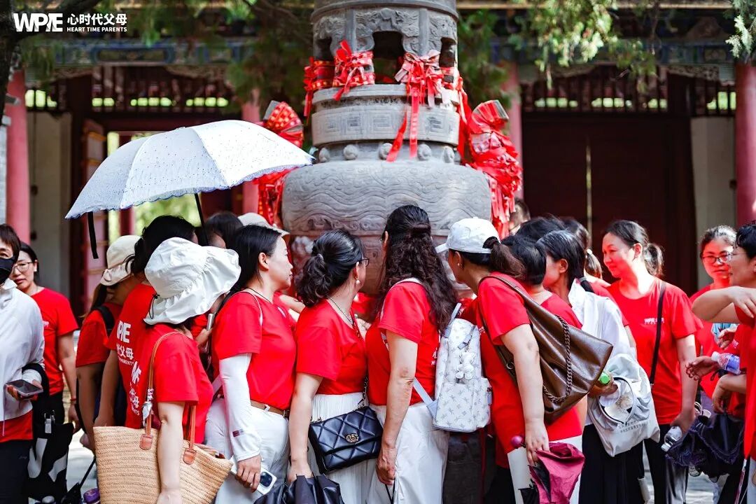 “给你,还温着呢!”——那把他藏在怀里的瓜子,胜过万千句“我爱你”