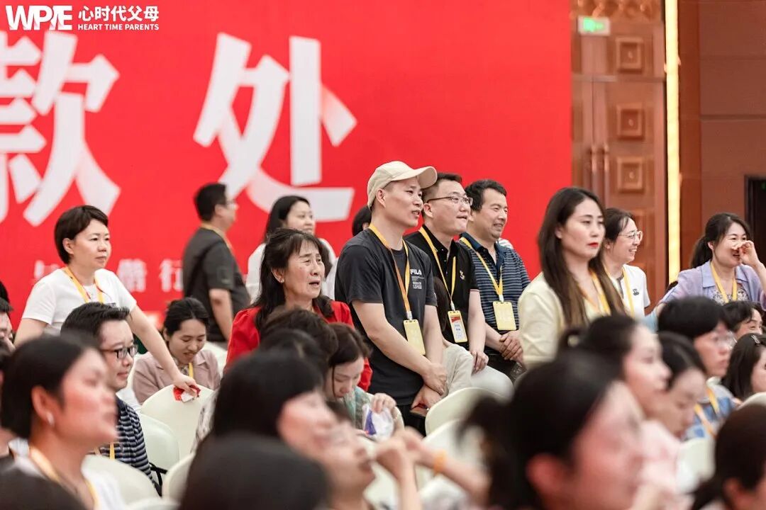 从“别烦我”到“没意思”:我用三招,让女儿主动放下手机