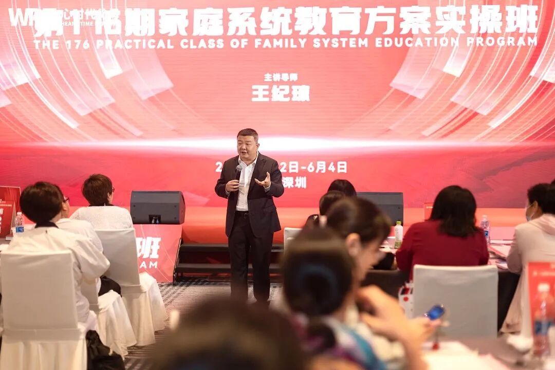 想要养一个情绪稳定的孩子吗?这些话,父母一定要多对孩子说!